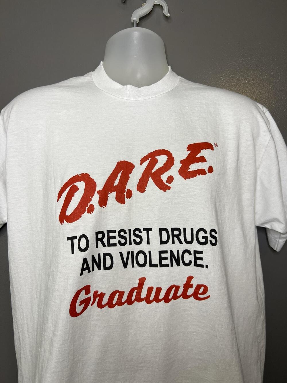Vintage Fruit Of The Loom DARE Shirt Mens Large White Graduate Graphic Tee - Picture 1 of 7